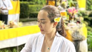 Aura Kasih Jelaskan Alasan Jalani Prosesi Melukat di Bali