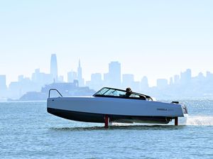 Canggihnya Candela C-8, Kapal Listrik yang Bisa Melayang