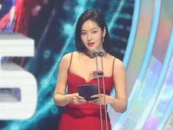 Pemain Drakor The Glory Viral Tampil Seksi di Circle Chart Music Awards, Korea