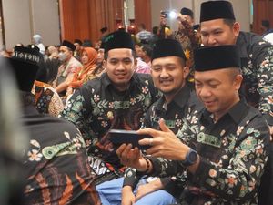 Crazy Rich Surabaya Tom Liwafa dan 4 Gus Representasi Nahdliyin Gabung PAN Crazy Rich Surabaya Tom Liwafa dan 4 Gus Representasi Nahdliyin Gabung PAN
