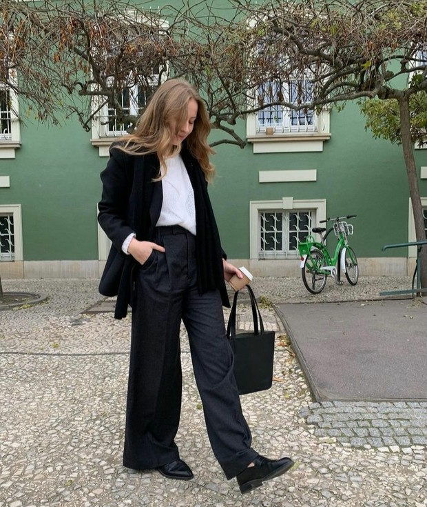 Ide Padu Padan Outfit Kekinian dengan Loafers, Cocok untuk Segala Kegiatan!
