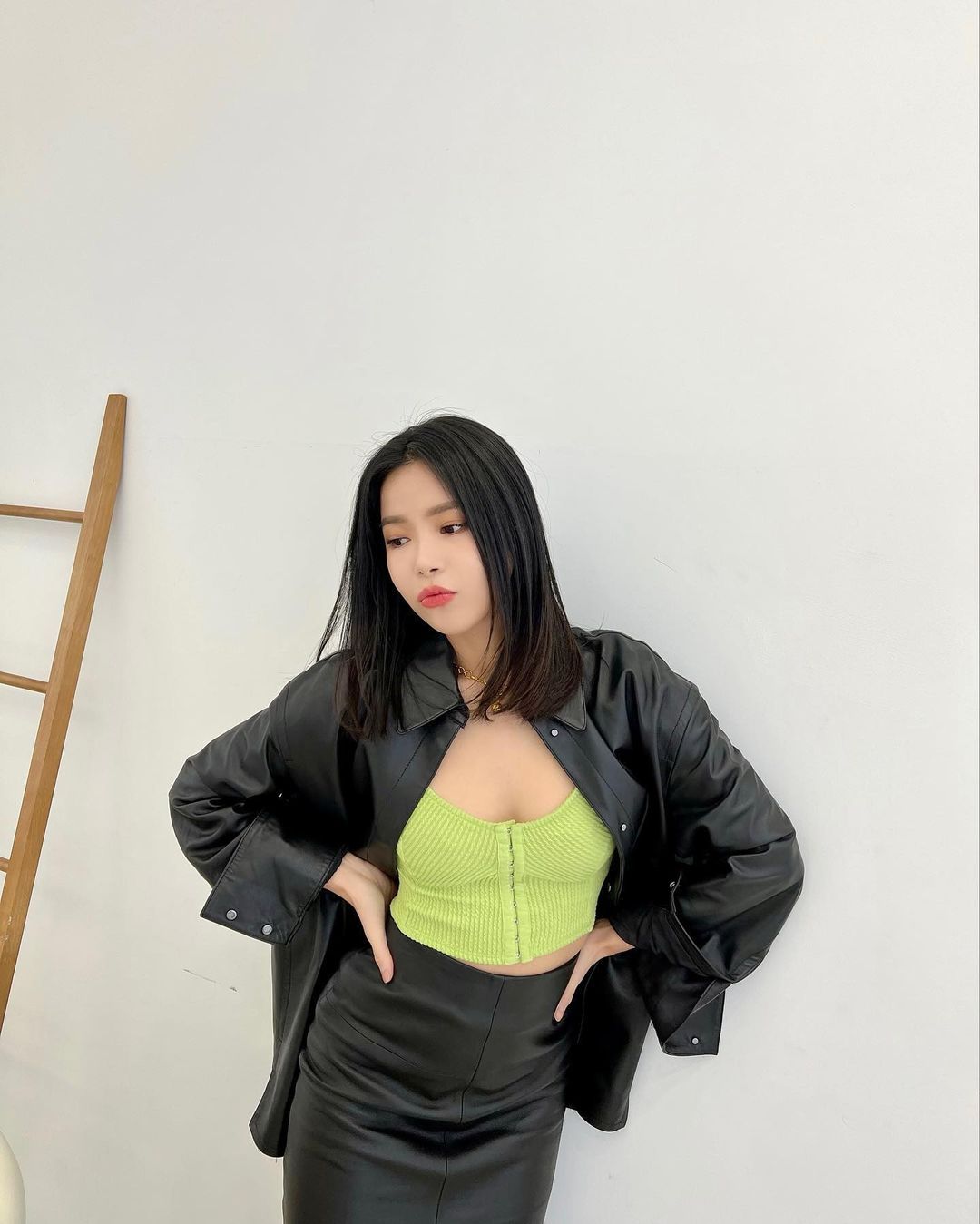 Gaya fashion Solar Mamamoo