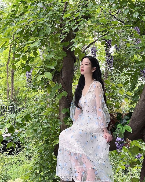 Gaya Feminin Lee Yubi. Foto: Instagram.com/yubi_190 Gaya Feminin Lee Yubi. Foto: Instagram.com/yubi_190