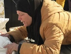 Kisah Pilu Pria Suriah Cari Tunangannya di Reruntuhan Akibat Gempa Kisah Pilu Pria Suriah Cari Tunangannya di Reruntuhan Akibat Gempa