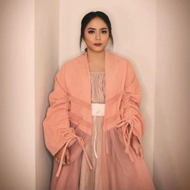 Gita Gutawa Gita Gutawa memiliki prestasi dibidang akademik dan berkarya dimusik