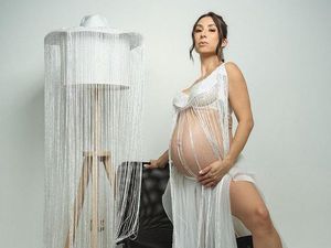7 Foto Kehamilan Jennifer Bachdim, Aura Seksi-Glamor dengan Baju Rumbai 7 Foto Kehamilan Jennifer Bachdim, Aura Seksi-Glamor dengan Baju Rumbai