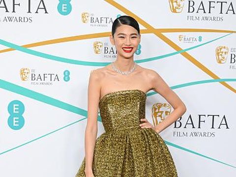 LONDON, ENGLAND - FEBRUARY 19: Hoyeon Jung poses during the EE BAFTA Film Awards 2023 at The Royal Festival Hall on February 19, 2023 in London, England. (Photo by Stephane Cardinale - Corbis/Corbis via Getty Images)