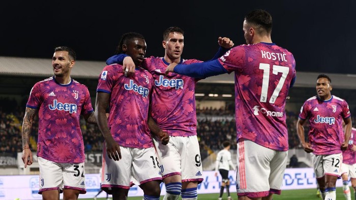 LA SPEZIA, ITALY - FEBRUARY 19: Moise Kean of Juventus FC celebrates after scoring his sides first goal of the match during the Serie A match between Spezia Calcio and Juventus FC at Stadio Alberto Picco on February 19, 2023 in La Spezia, Italy. (Photo by Francesco Scaccianoce/Getty Images)