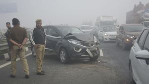 Kabut Tebal Picu Tabrakan Beruntun di Jalan Tol Delhi