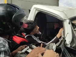 Tabrakan Beruntun 6 Kendaraan di Kediri Libatkan Trailer, 1 Pemotor Tewas