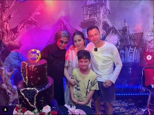 Gaya Rieta Amilia Hadiri Ultah Raffi-Nagita, Dandan Seram Hingga Tak Dikenali