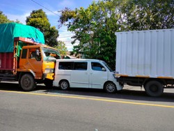 Sopir Truk Mengantuk Sebabkan Kecelakaan Beruntun di Jembrana
