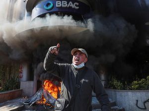 Krisis Lebanon Bikin Miris! Banyak Kantor Bank Dibakar Nasabah Krisis Lebanon Bikin Miris! Banyak Kantor Bank Dibakar Nasabah