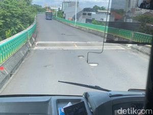 Penambalan Busway Koridor 13 TransJ Ditarget Selesai 3 Hari Lagi Penambalan Busway Koridor 13 TransJ Ditarget Selesai 3 Hari Lagi