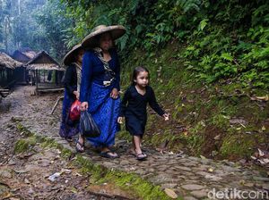 Menapaki Keasrian Suku Baduy Luar Menapaki Keasrian Suku Baduy Luar