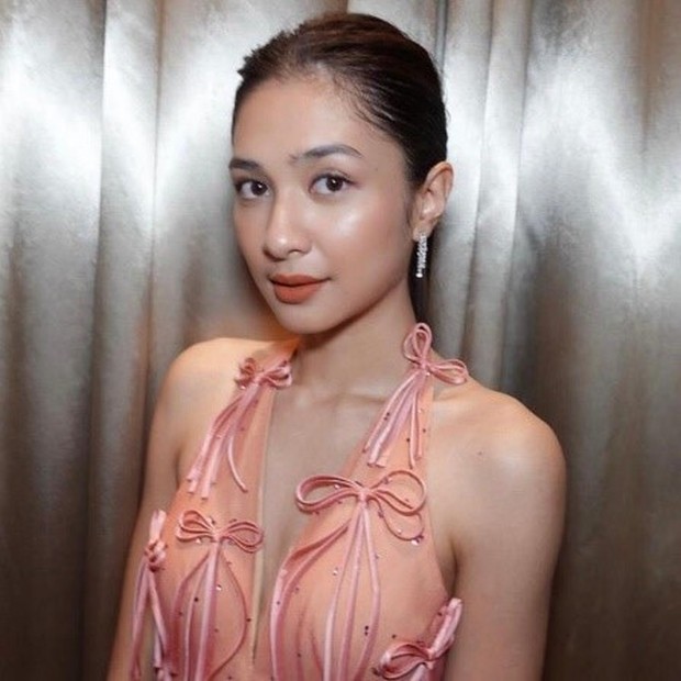 Mikha Tambayong Artis mudah, Mikha Tambayong, memiliki prestasi yang luar biasa dibidang pendidikan