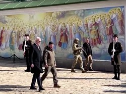 Momen Kunjungan Dadakan Biden ke Ukraina Jelang Setahun Invasi Rusia