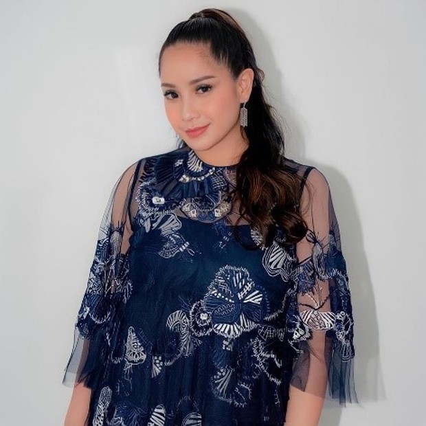 Nagita Slavina Nagita Slavina dikenal sebagai wanita karir yang berprestasi dibidang akademik