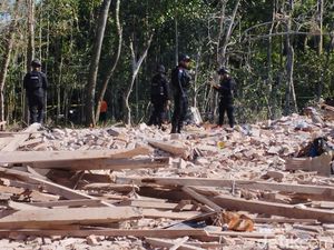 Seperti Ada Gemuruh-Kilatan di Langit Sebelum Petasan di Blitar Meledak Seperti Ada Gemuruh-Kilatan di Langit Sebelum Petasan di Blitar Meledak