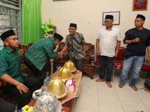 Momen Plt Ketum PPP Sowan ke Ponpes Tertua di Makassar