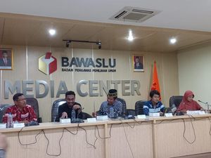 Ray Rangkuti Sorot Aturan Dana Kampanye, Ungkit Perjanjian Utang Rp 50 M Ray Rangkuti Sorot Aturan Dana Kampanye, Ungkit Perjanjian Utang Rp 50 M