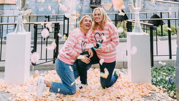 Rebel Wilson Dilamar Pacar Sesama Jenis di Disneyland