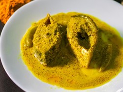 Menu Harian Ramadan 14: Orak-arik Telur dan Ikan Bumbu Kuning Berempah