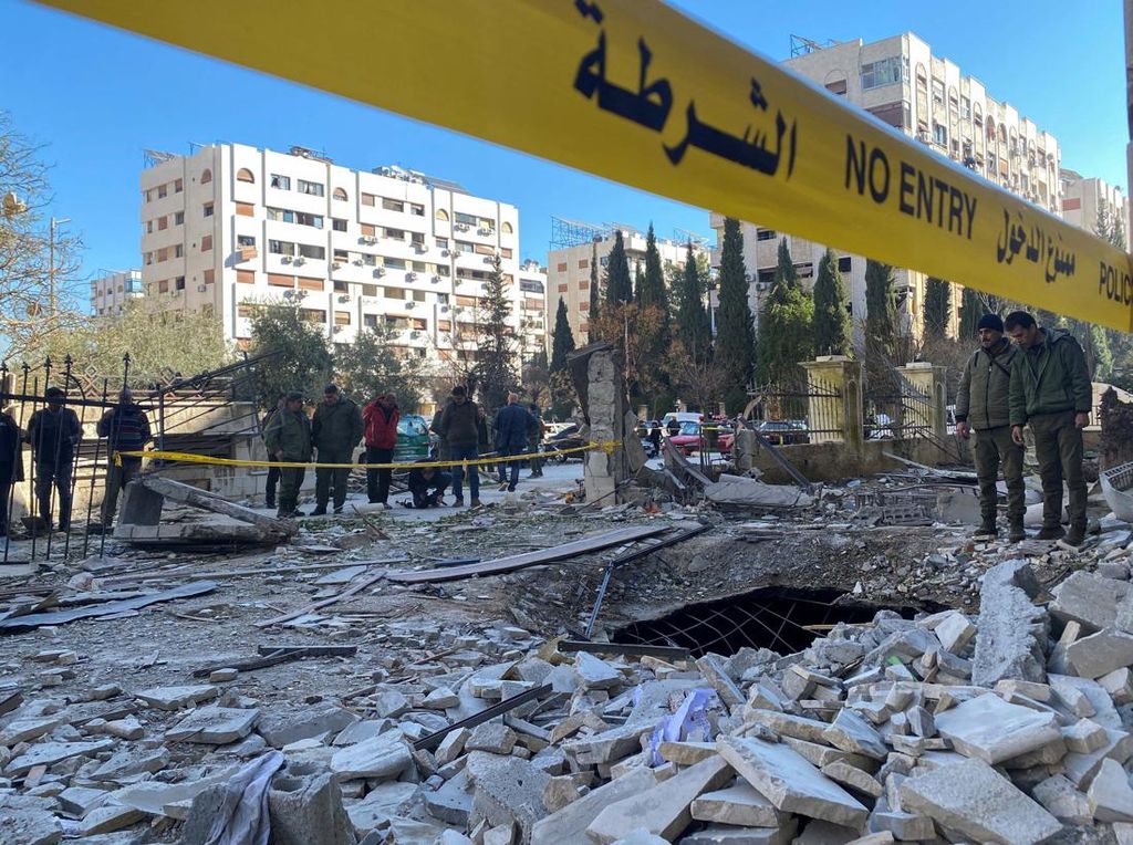 Rudal Israel Hantam Ibu Kota Suriah, 15 Orang Tewas Rudal Israel Hantam Ibu Kota Suriah, 15 Orang Tewas
