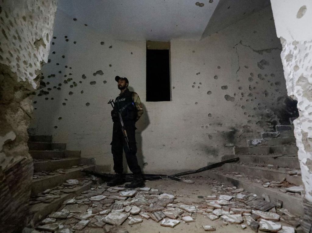 Taliban Serang Kantor Polisi di Karachi Pakistan, 4 Orang Tewas Taliban Serang Kantor Polisi di Karachi Pakistan, 4 Orang Tewas