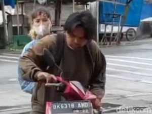 Ketahuan Curi Jajanan, Pria Ini Malah Aniaya Pegawai Alfamart Ketahuan Curi Jajanan, Pria Ini Malah Aniaya Pegawai Alfamart