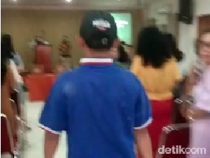 Bubarkan Jemaat Beribadah di Gereja Lampung Viral, Ketua RT Ditahan Bubarkan Jemaat Beribadah di Gereja Lampung Viral, Ketua RT Ditahan