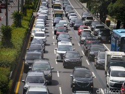 Lalin Tol Dalkot Macet Panjang dari Pancoran ke Semanggi Siang Ini