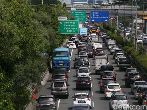 Siang Ini Lalin Tol Cawang ke Semanggi Masih Macet, Ini Penyebabnya