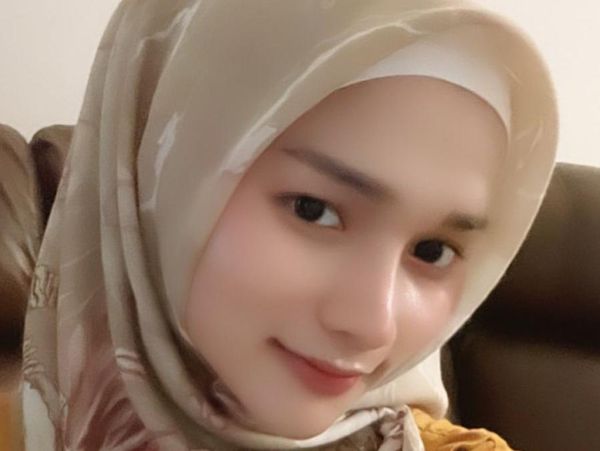 5 Potret Penampilan Valent Olivia Kini Berhijab, Siap Menikah?