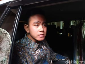 Gibran Semobil dengan MenPAN-RB Azwar Anas, Bahas Pilgub DKI? Gibran Semobil dengan MenPAN-RB Azwar Anas, Bahas Pilgub DKI?