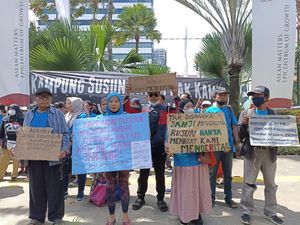 Gelar Aksi di Balkot DKI, Warga Desak Kampung Susun Bayam Segera Dihuni