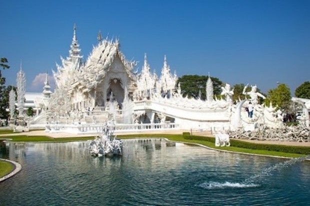 Salah satu kuil di Thailand yaitu Wat Rong Khun