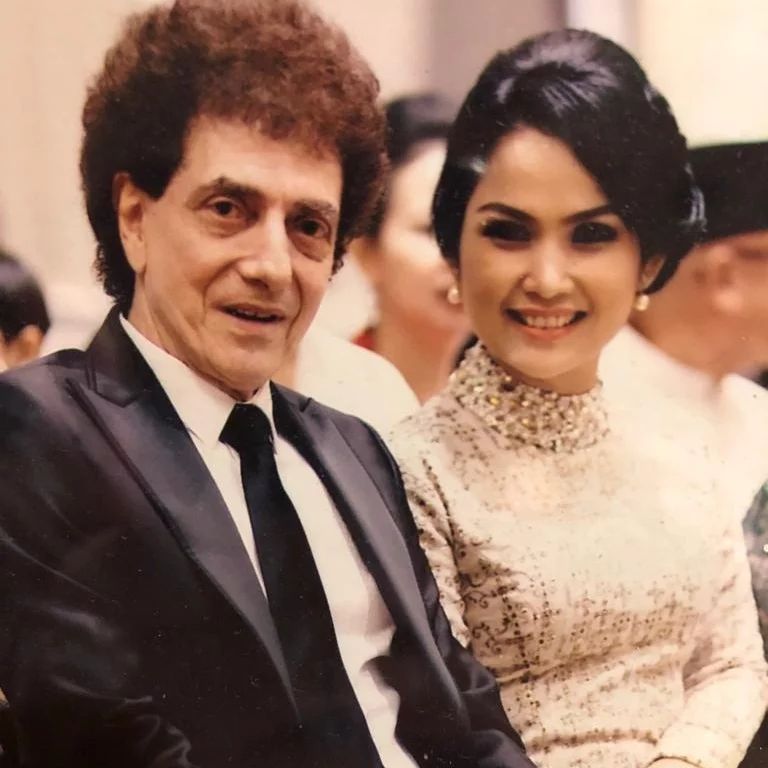 Ahmad Albar dan Dewi Sri Astuti Ahmad Albar dan Dewi Sri Astuti