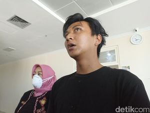 Cerita Mendebarkan Ayah-Bayi Lolos dari Reruntuhan Tembok Saat Ledakan Petasan