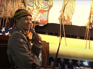 Wayangkamtibmas, Aksi Bripka Sutrisno Edukasi Warga Desa Lewat Budaya