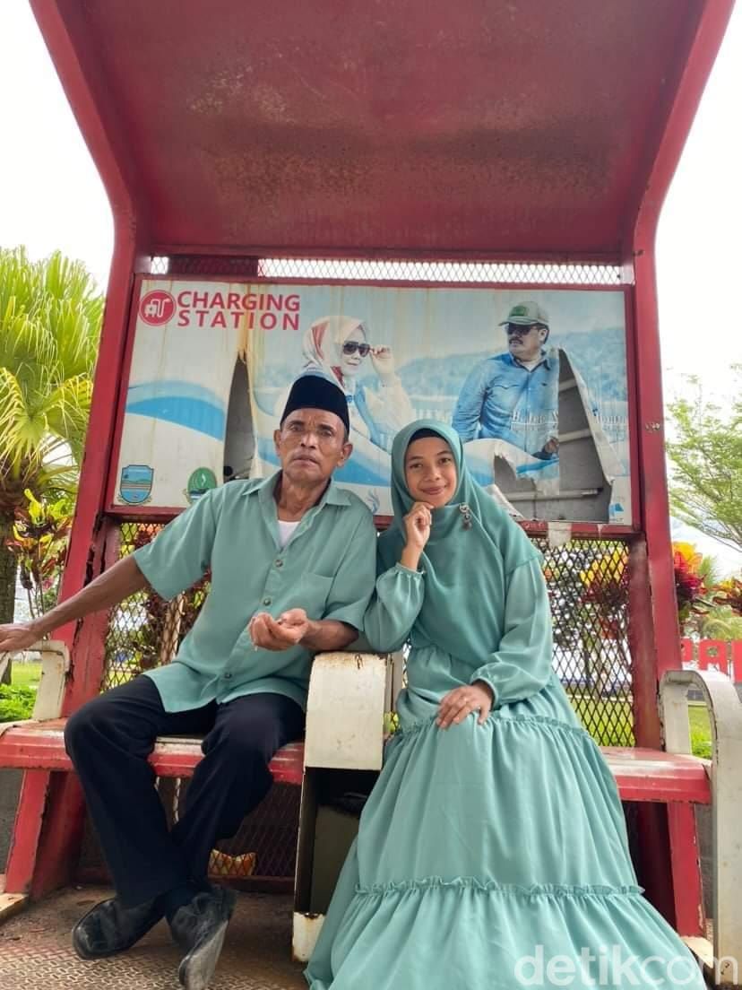 Foto Ana Amalia dan Emen Hidayat, pasangan beda usia 36 tahun viral di media sosial.