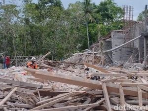Penampakan Before After Rumah Sumber Ledakan Petasan Dahsyat di Blitar Penampakan Before After Rumah Sumber Ledakan Petasan Dahsyat di Blitar