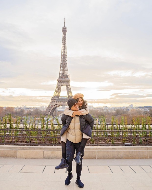 Gaya Erina Gudono dan Kaesang Pangarep. Foto: instagram.com/erinagudono Gaya Erina Gudono dan Kaesang Pangarep. Foto: instagram.com/erinagudono