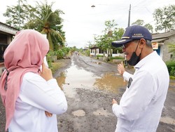 Janji Bupati Ipuk Jalan Cemetuk Cluring Banyuwangi Akan Diaspal Tahun Ini