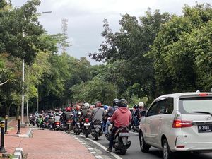 UI Depok-Lenteng Agung Macet, Warga Keluhkan Jalur Putar Balik di Rel Kereta