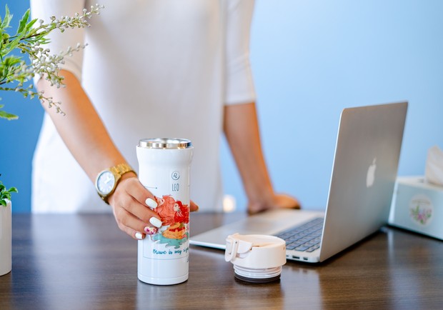 Jangan lupa bawa minum kemanapun agar tubuh terhidrasi dengan baik / Foto: pexels.com/Bach Hanzo