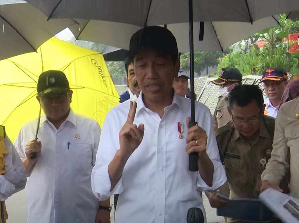 Jokowi soal Pembebasan Lahan Normalisasi Ciliwung: Simpel Kok