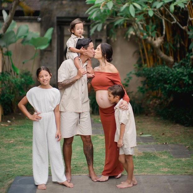 Keluarga Irfan dan Jennifer Bachdim