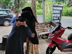 Histeris Keluarga Saat Sopir Audi Lakoni Rekonstruki Tabrak Lari