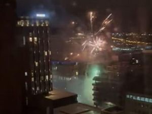 Suporter Liverpool Ganggu Madrid, Nyalakan Kembang Api pada Dini Hari Suporter Liverpool Ganggu Madrid, Nyalakan Kembang Api pada Dini Hari